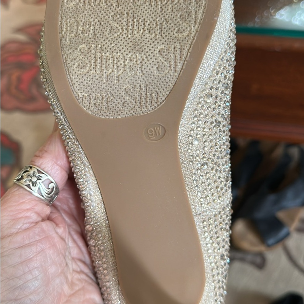 Elegant Silver Women's Pumps - Picture 5 of 6